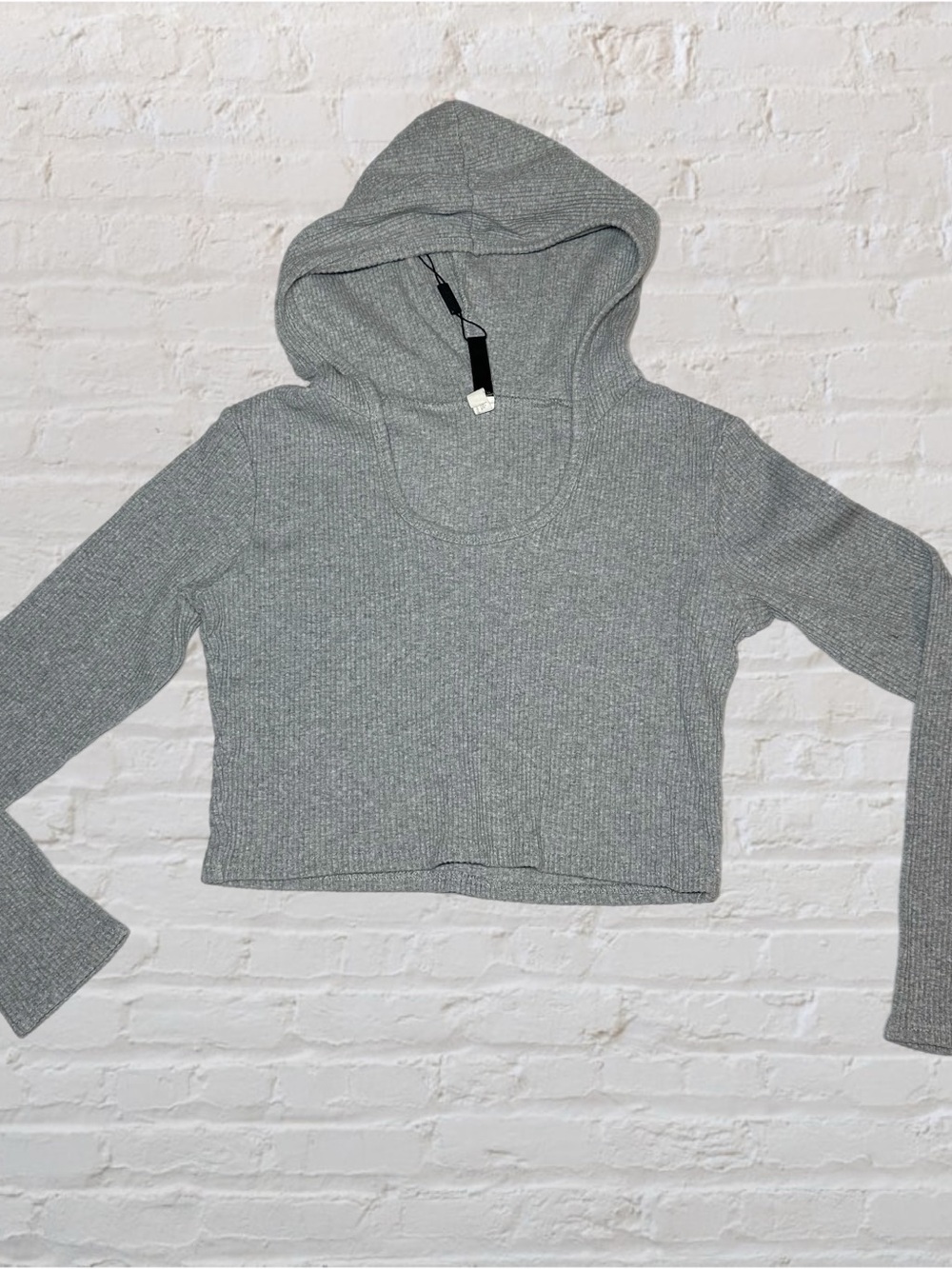 NVGTN Grey Cropped Long Sleeve Fitted Ribbed Workout Top w/ Hood in Size Medium